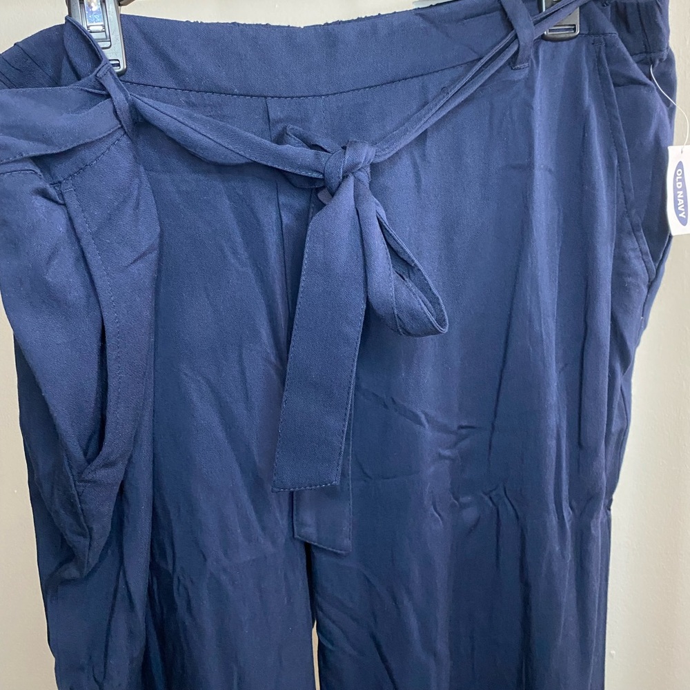 BNWT: Old Navy lightweight soft pants… navy blue. Sz: 18